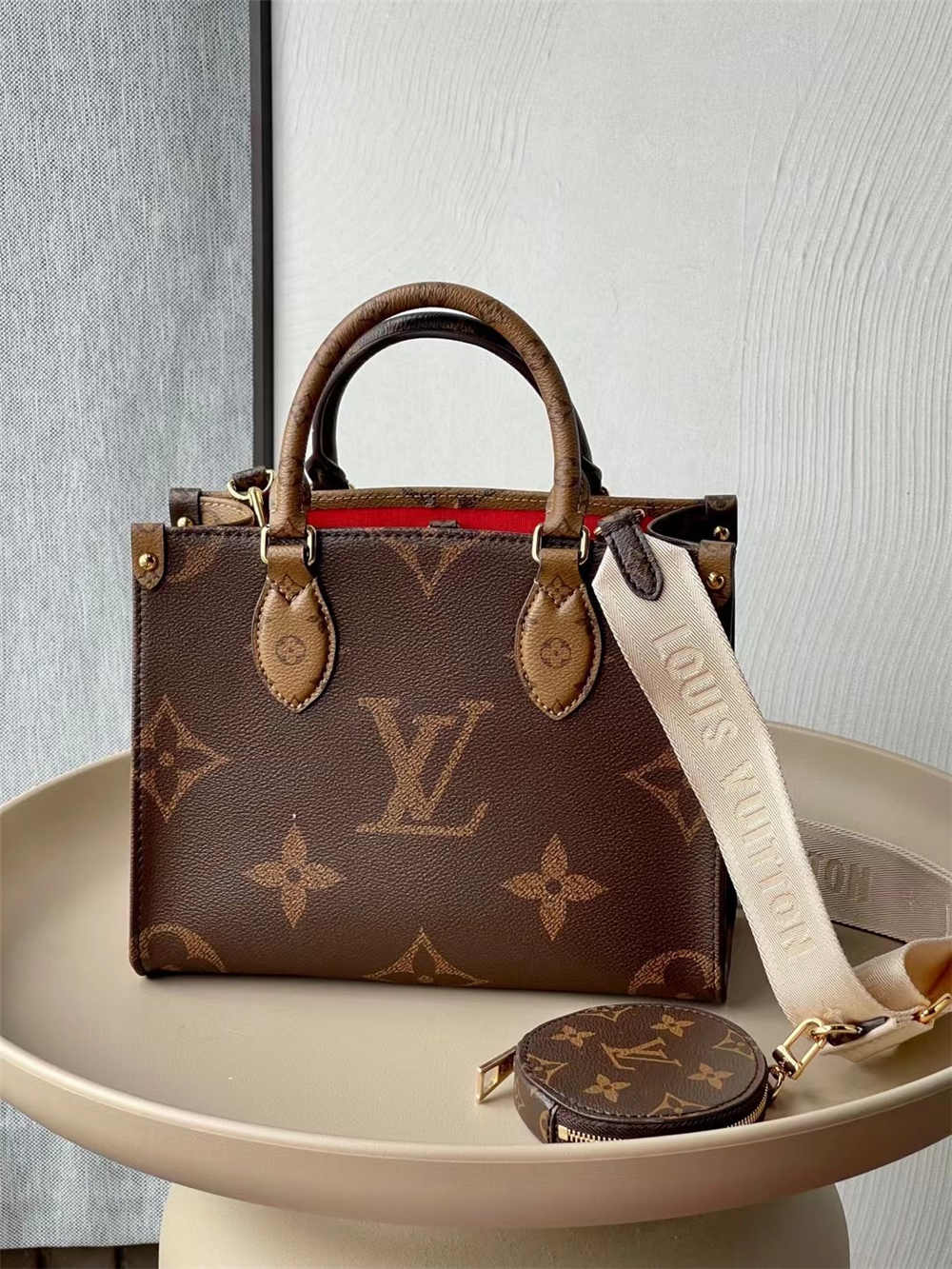 Louis Vuitton  ONTHEGO M46373  size：25x19x11.5cm 2025 new 